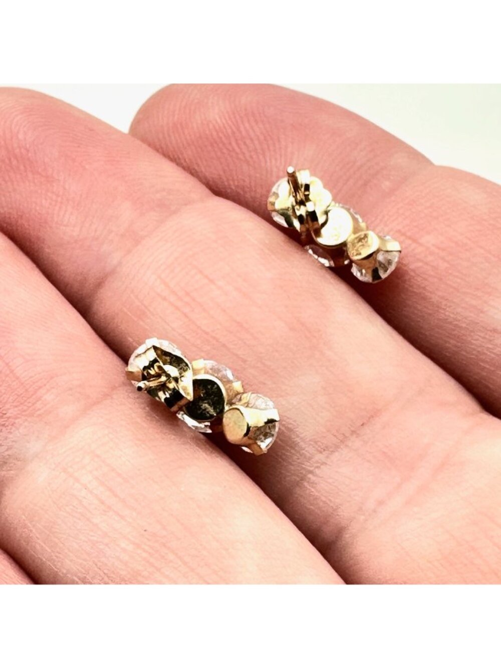 14K Yellow Gold Womens Earrings Cubic Zirconia Studs Pierced - Picture 3 of 3